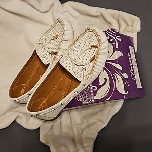 Forever comfort loafers white 7.5